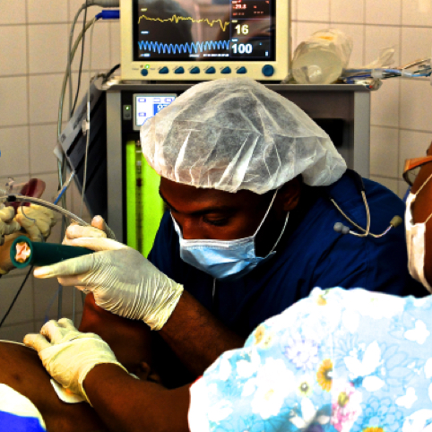 Anesthesia equipment user training in Haiti